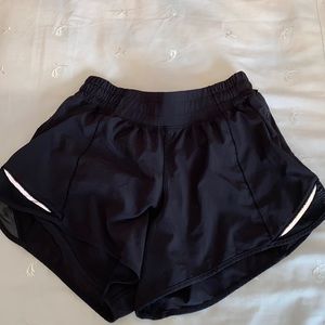 black lululemon hotty hot shorts